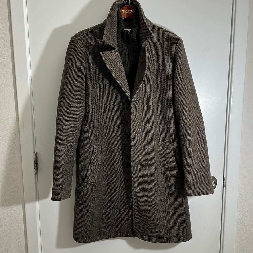 Kenneth Cole Winter Jacket. Brown color. size small.